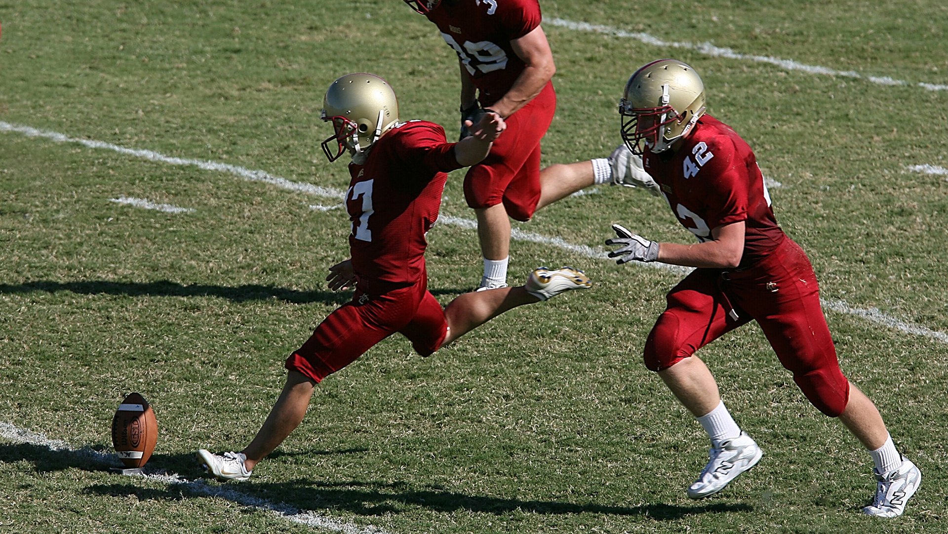 爱游戏手机版-伊朗球队年轻球员表现亮眼，伊朗的球星