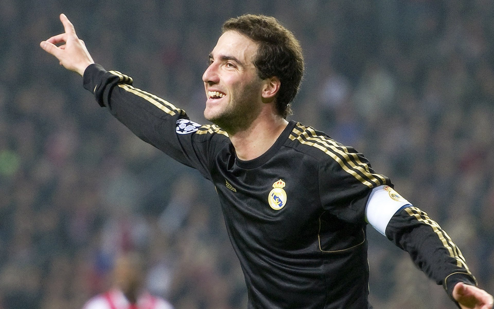 唐纳德·高尔的出色表现帮助袋鼠队屡屡领先对手，唐纳德古尔德