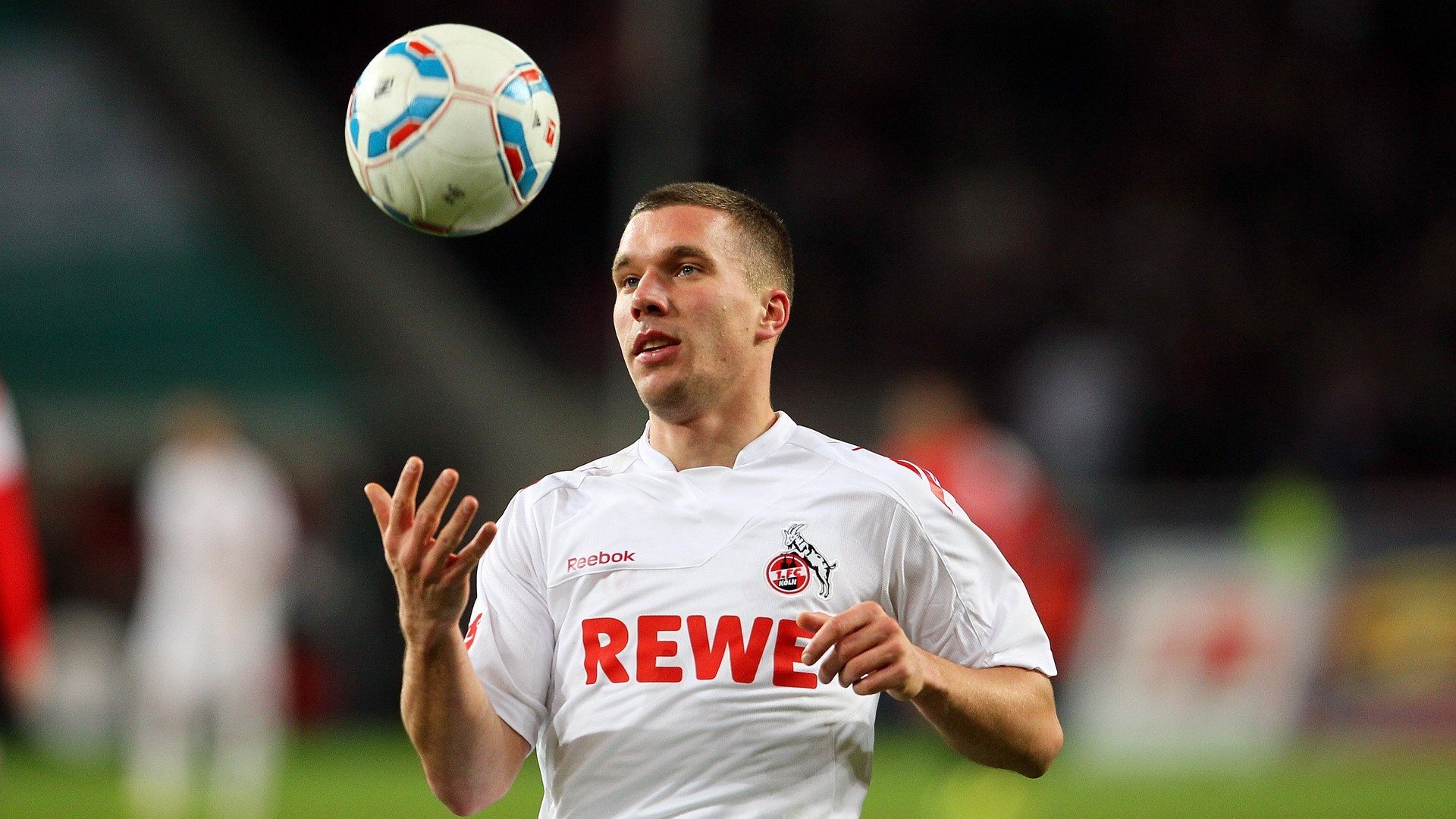 足球运动走出大城市，乡村足球逐渐兴起，农村足球比赛